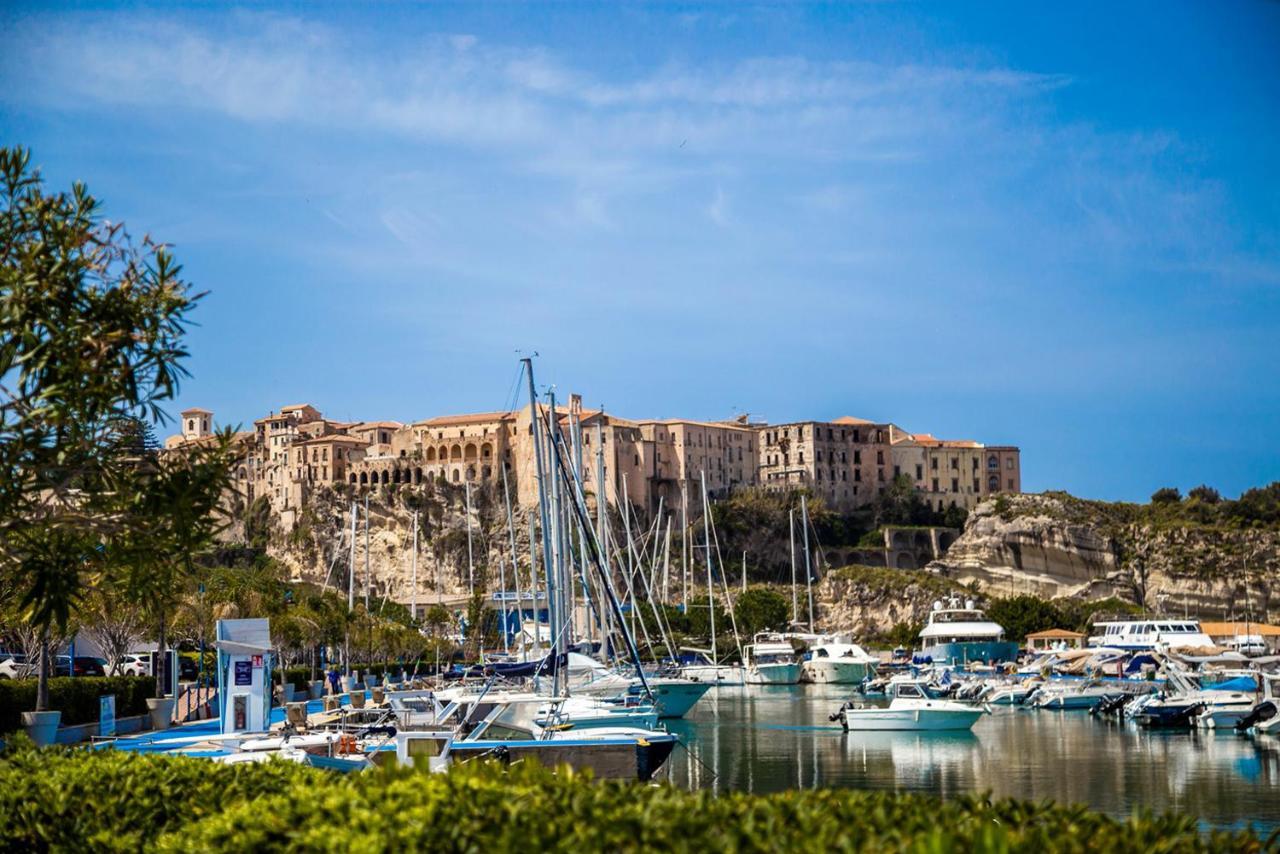 Solmaris Tropea Rooms & Suites Екстериор снимка